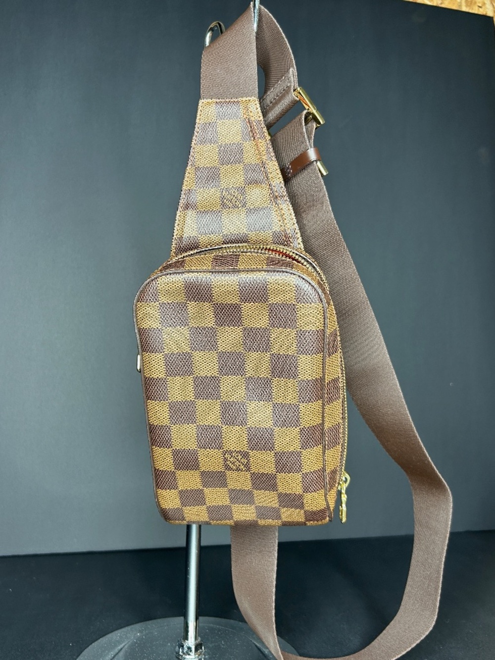 Pre Owned Louis Vuitton Avenue Sling Bag
